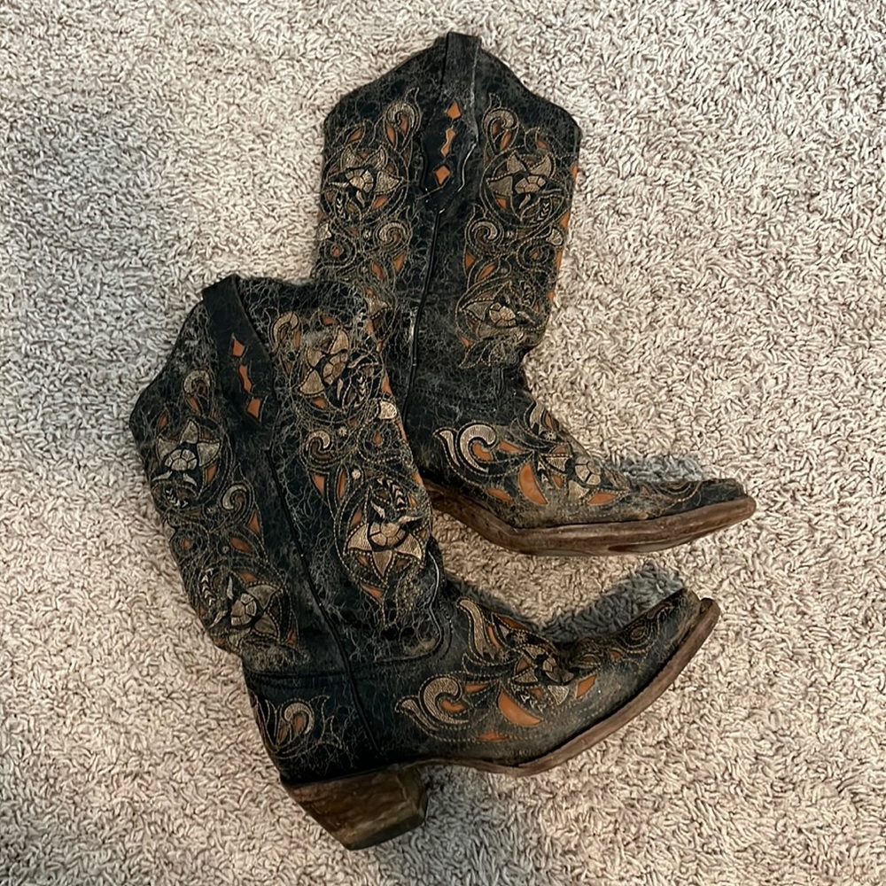 Corral size 8 cowgirl boots